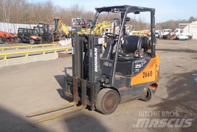 Doosan GC25P-5 شاحنات ذات رافعات شوكية - أخرى
