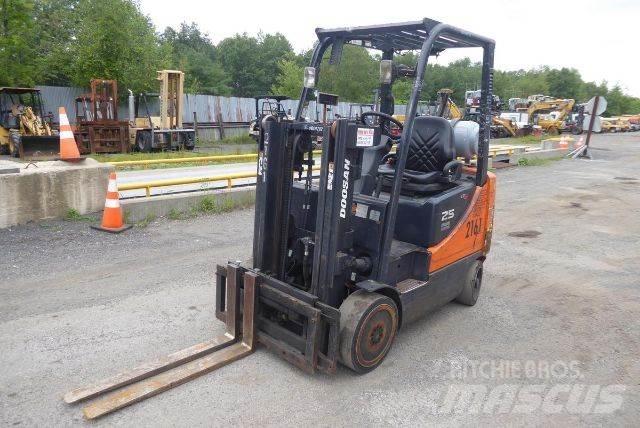 Doosan GC25P-5 شاحنات ذات رافعات شوكية - أخرى