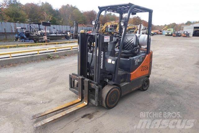 Doosan GC25P-5 شاحنات ذات رافعات شوكية - أخرى