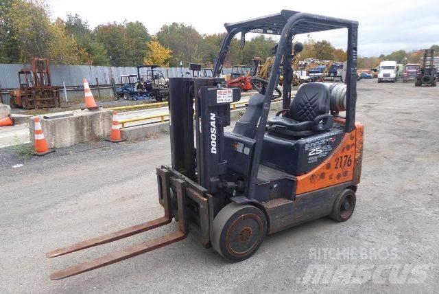 Doosan GC25P-5 شاحنات ذات رافعات شوكية - أخرى