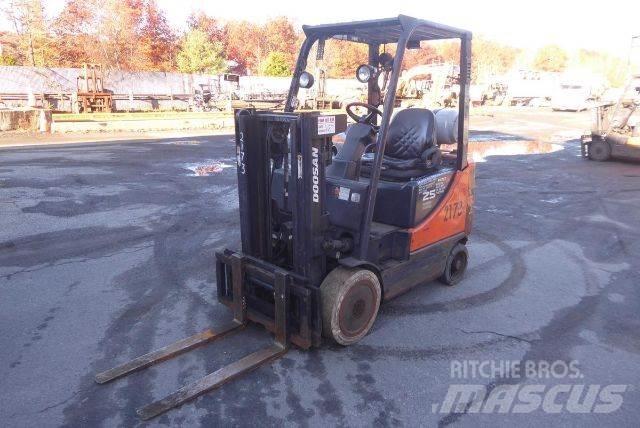 Doosan GC25P-5 شاحنات ذات رافعات شوكية - أخرى