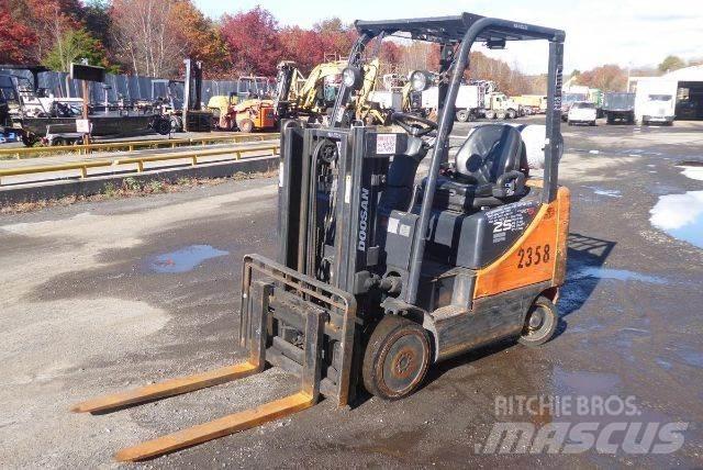 Doosan GC25P-5 شاحنات ذات رافعات شوكية - أخرى