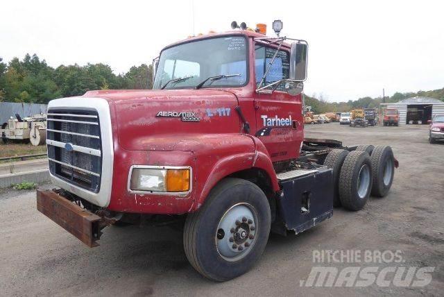 Ford L9000 شاحنات بمقصورة وهيكل