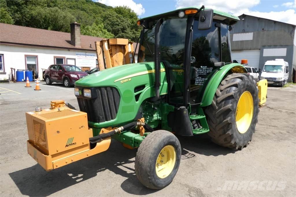 John Deere 5085M الجرارات