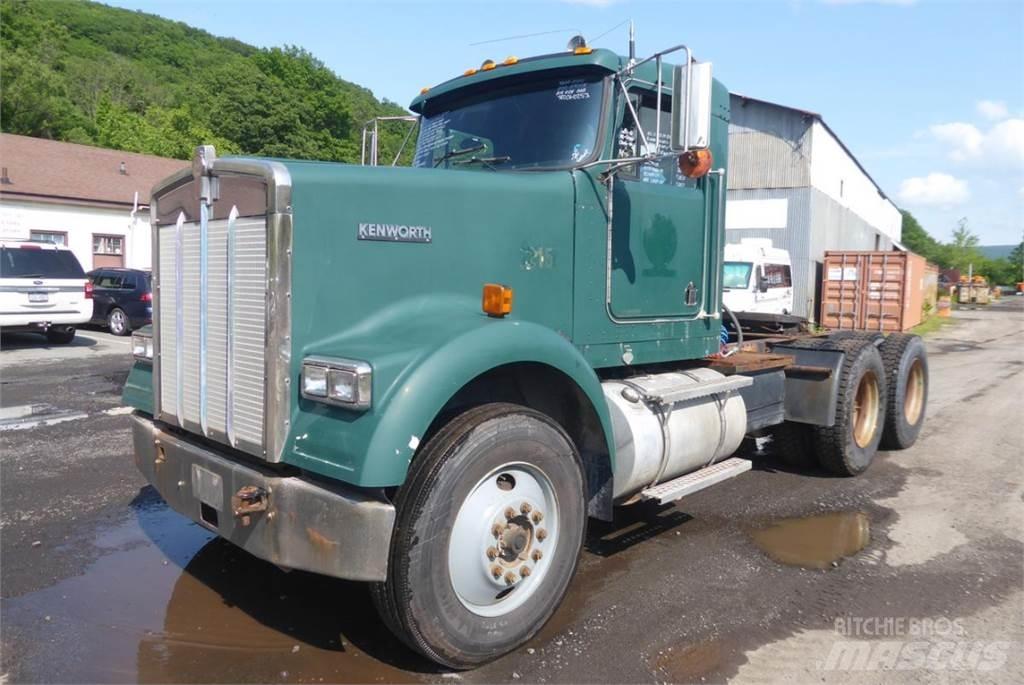 Kenworth W900B شاحنات بمقصورة وهيكل