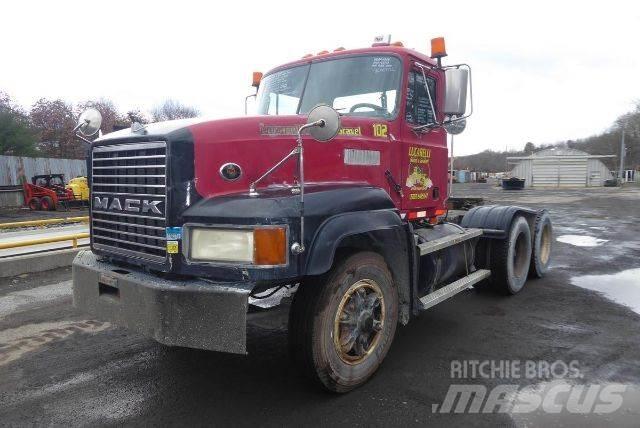 Mack CL713 شاحنات بمقصورة وهيكل