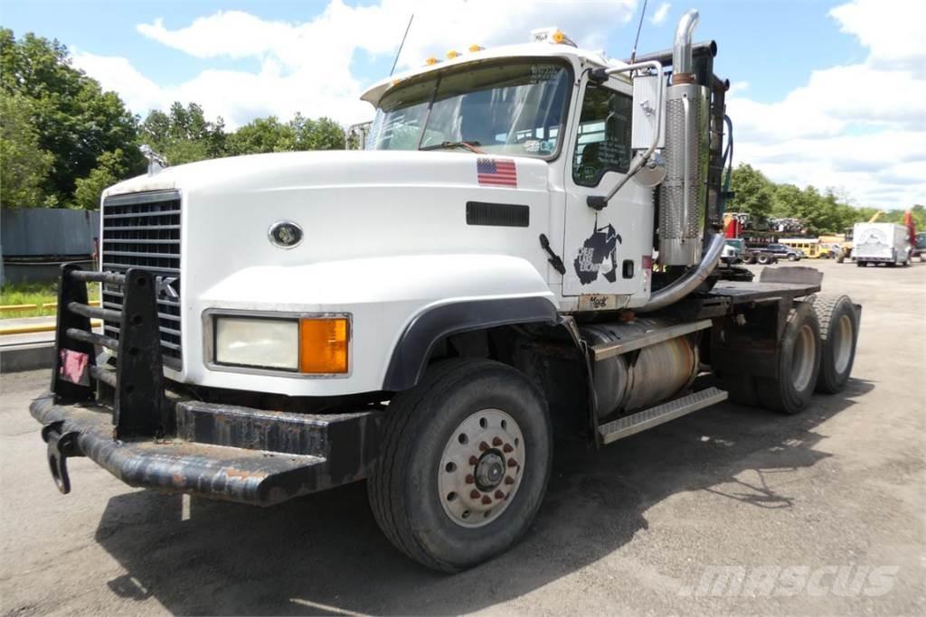 Mack CL733 شاحنات بمقصورة وهيكل