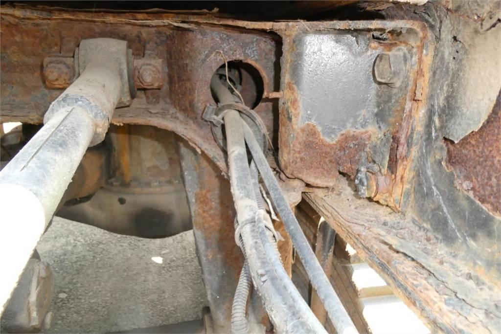 Mack CL733 شاحنات بمقصورة وهيكل