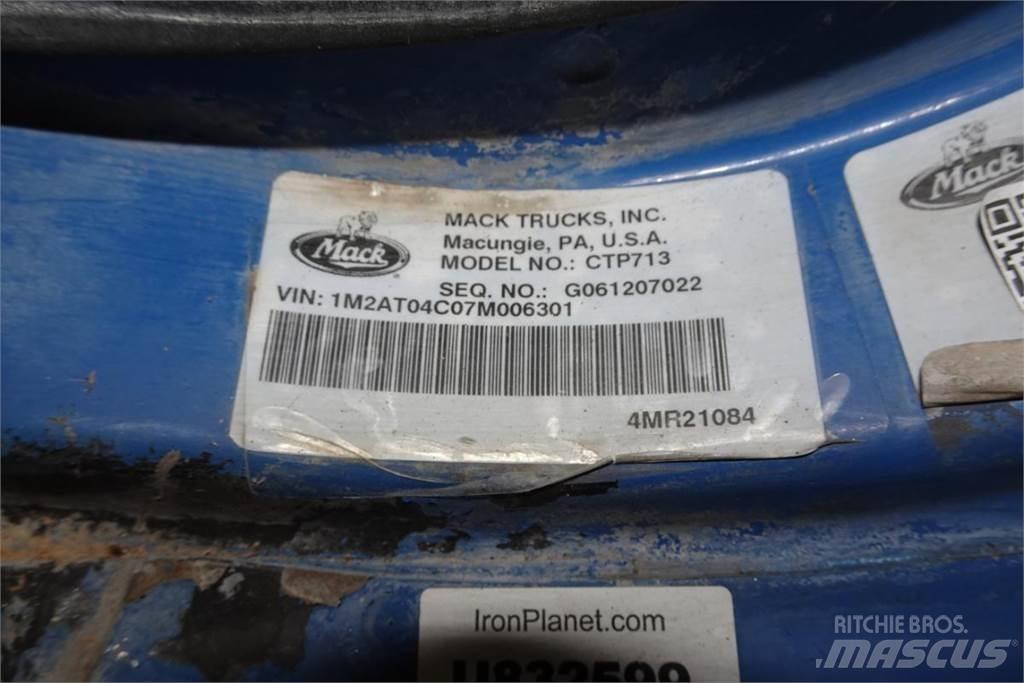 Mack CTP713 شاحنات خرسانة