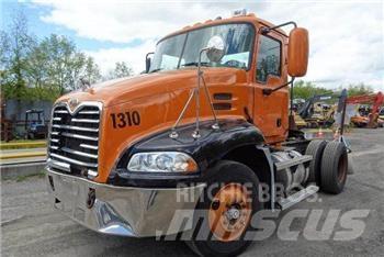 Mack CX612 شاحنات بمقصورة وهيكل