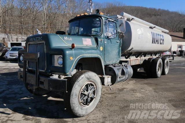 Mack RD686S صهاريج مياه