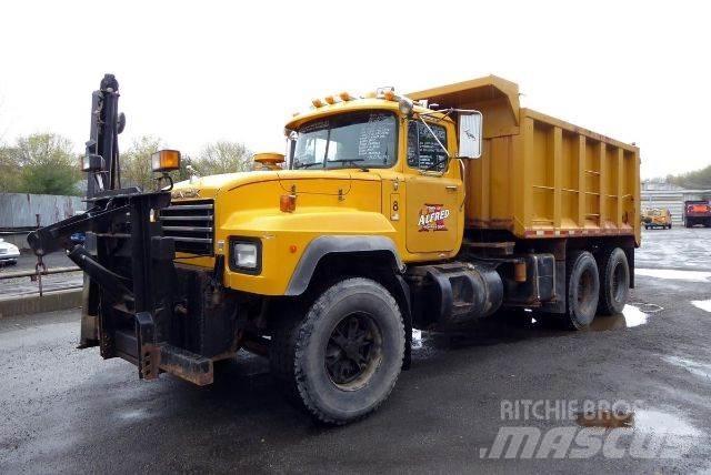 Mack RD690S شاحنات قلابة