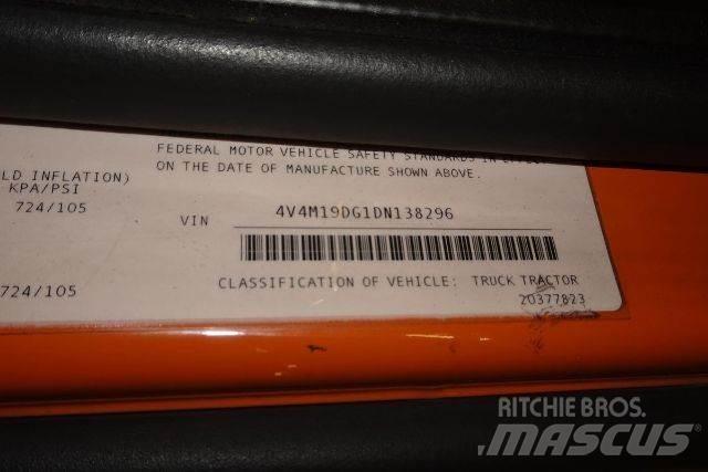 Volvo VNM42T شاحنات بمقصورة وهيكل