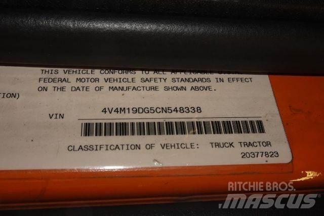 Volvo VNM42T شاحنات بمقصورة وهيكل