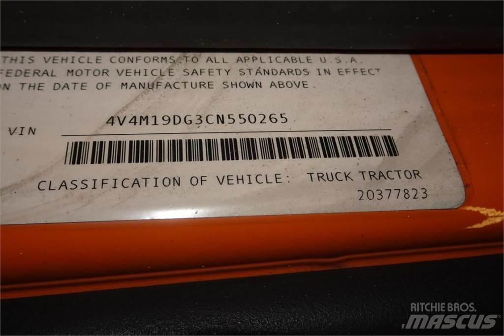 Volvo VNM42T شاحنات بمقصورة وهيكل