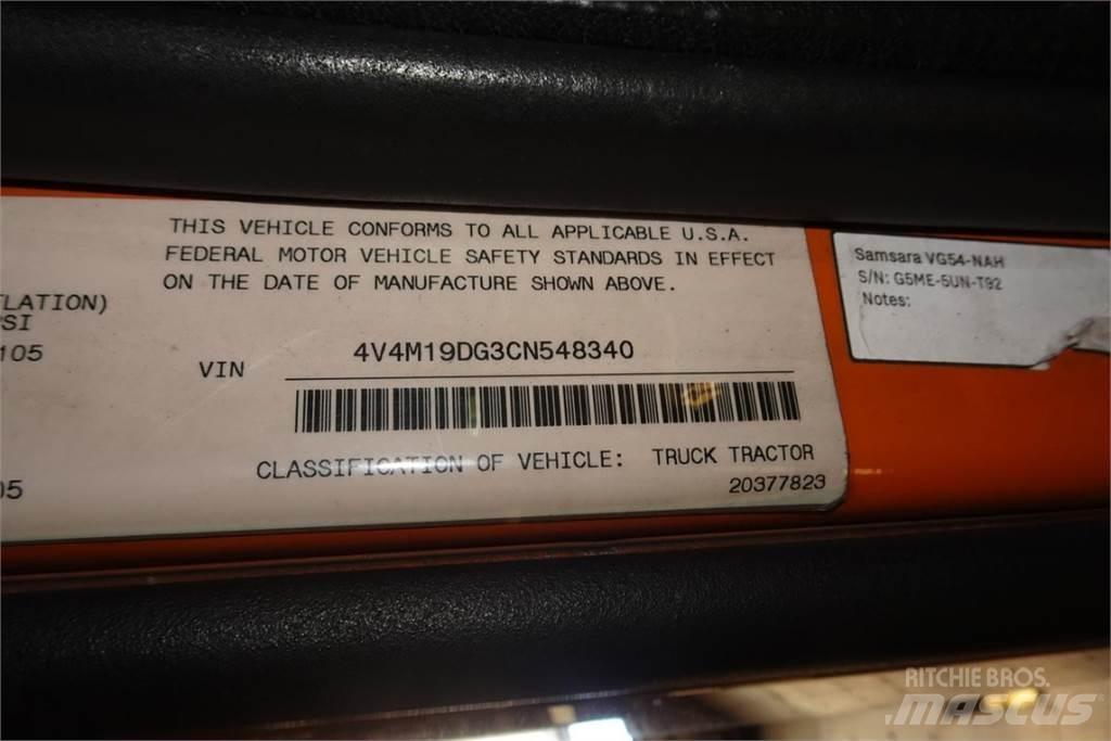Volvo VNM42T شاحنات بمقصورة وهيكل