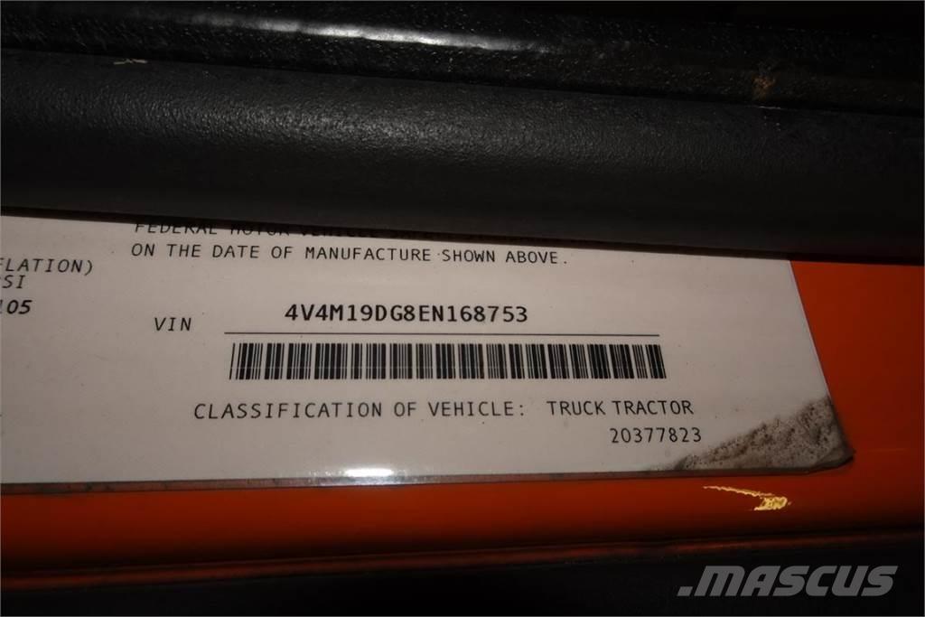 Volvo VNM42T شاحنات بمقصورة وهيكل
