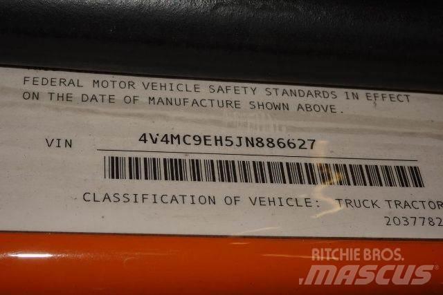 Volvo VNM64T شاحنات بمقصورة وهيكل