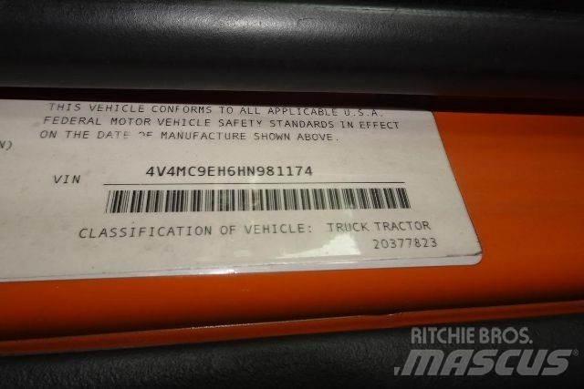 Volvo VNM64T شاحنات بمقصورة وهيكل