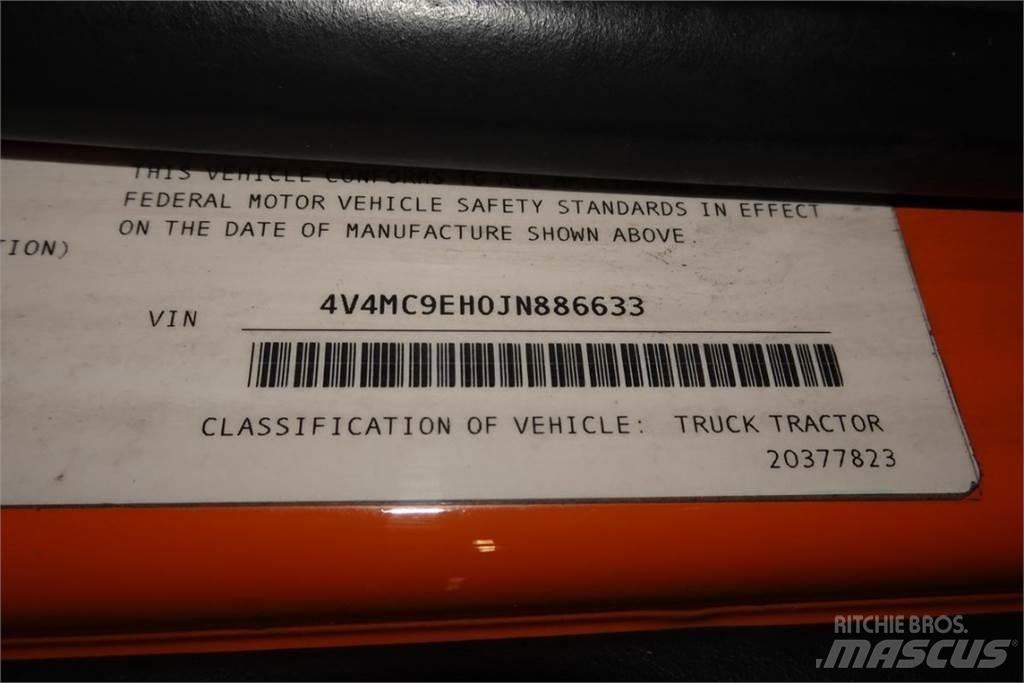 Volvo VNM64T شاحنات بمقصورة وهيكل