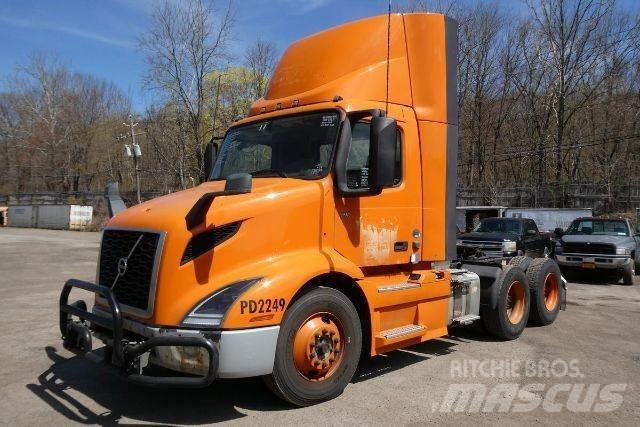 Volvo VNR64T300 شاحنات بمقصورة وهيكل