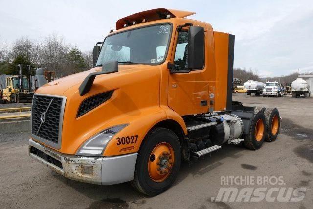 Volvo VNR64T300 شاحنات بمقصورة وهيكل