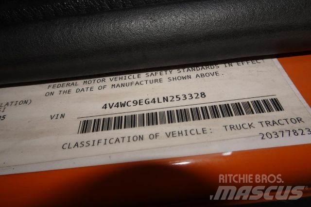 Volvo VNR64T300 شاحنات بمقصورة وهيكل