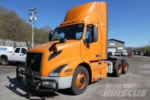 Volvo VNR64T300 شاحنات بمقصورة وهيكل