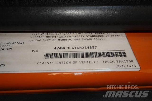 Volvo VNR64T300 شاحنات بمقصورة وهيكل