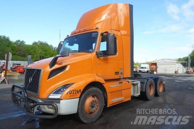 Volvo VNR64T300 شاحنات بمقصورة وهيكل