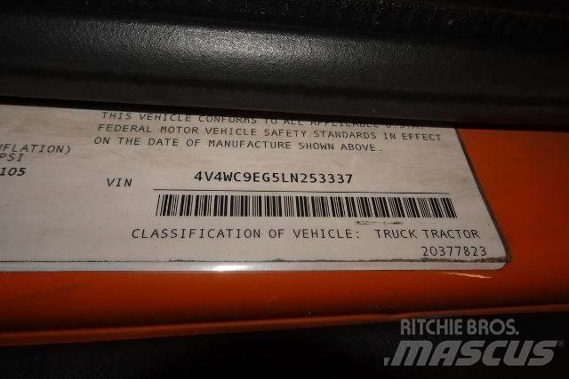 Volvo VNR64T300 شاحنات بمقصورة وهيكل