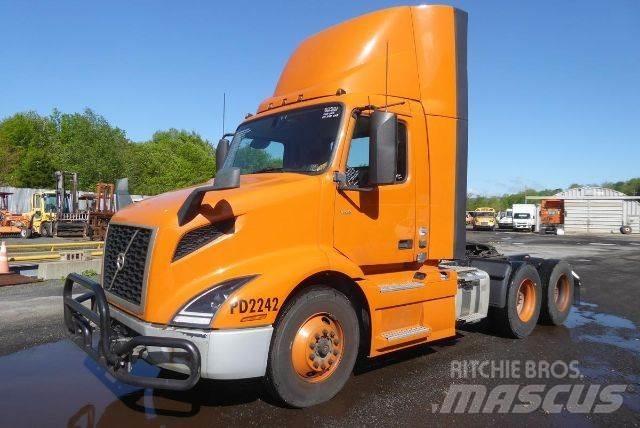 Volvo VNR64T300 شاحنات بمقصورة وهيكل