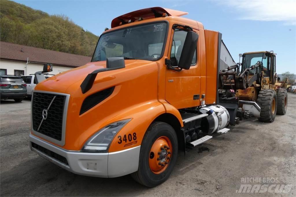 Volvo VNR64T300 شاحنات بمقصورة وهيكل