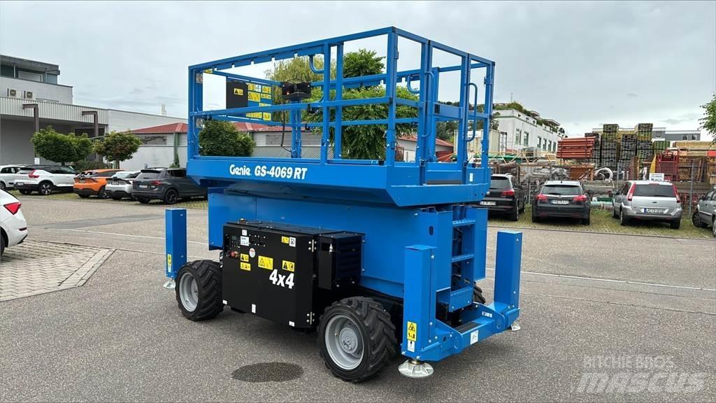 Genie GS-4069 RT رافعات مقصية الشكل