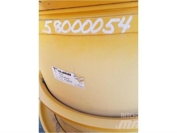 Volvo A25F الإطارات والعجلات والحافات