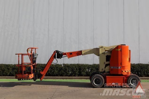 JLG E300AJP رافعات سلة مفصلية