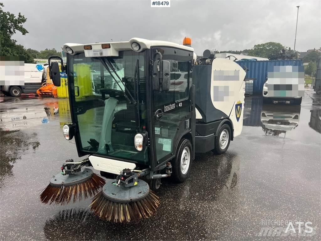 Boschung S2 sweeper شاحنات كاسحة