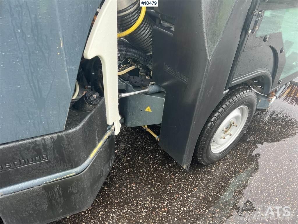Boschung S2 sweeper شاحنات كاسحة