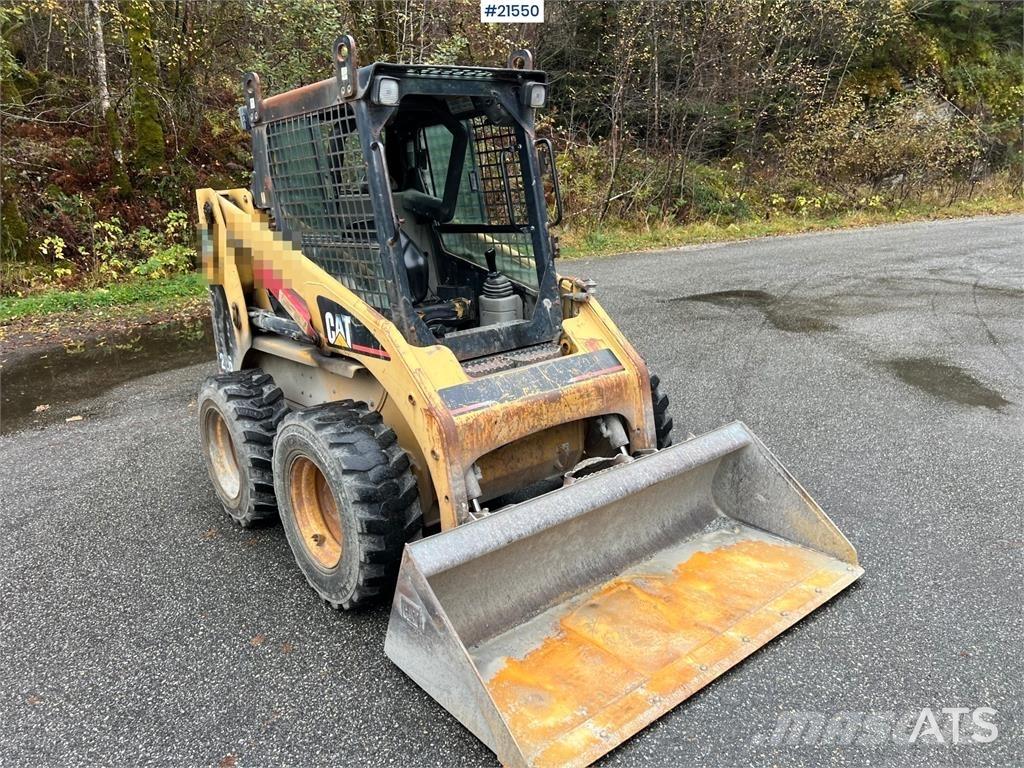 CAT 226 لوادر انزلاقية التوجيه