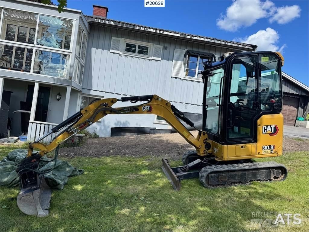 CAT 301.8 حفارات زحافة