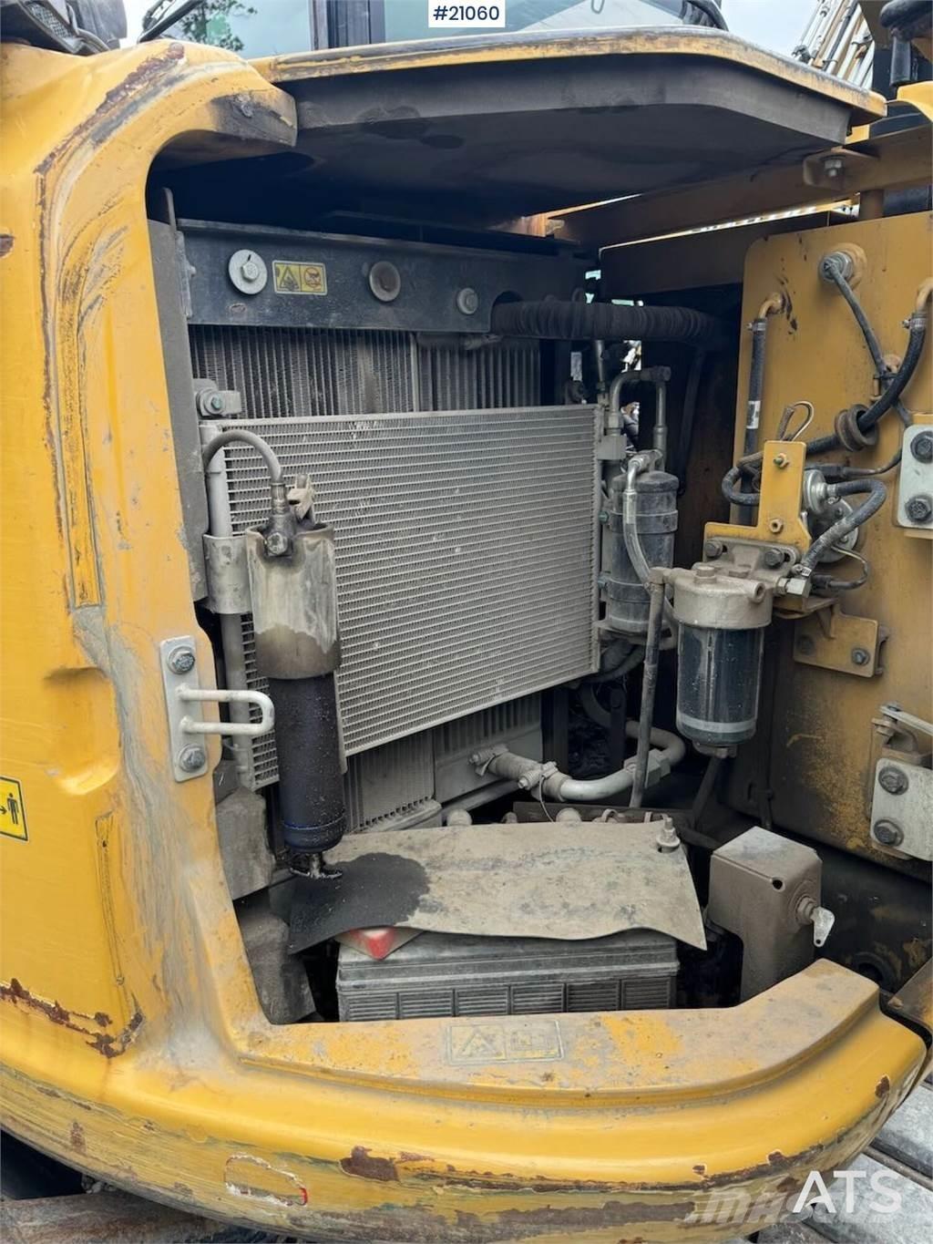 CAT 307E2 حفارات زحافة