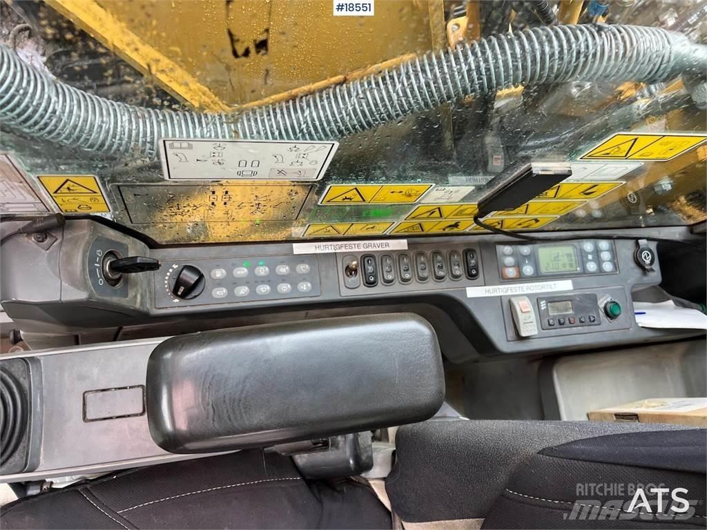 CAT 320E حفارات زحافة