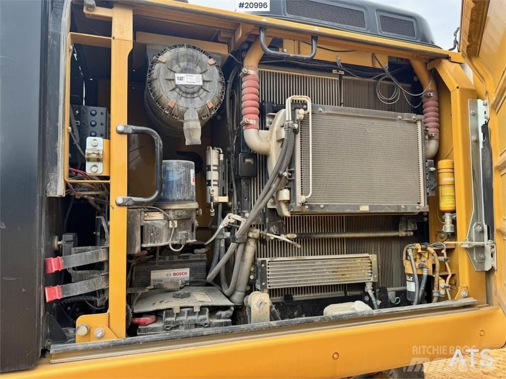 CAT 320EL حفارات زحافة