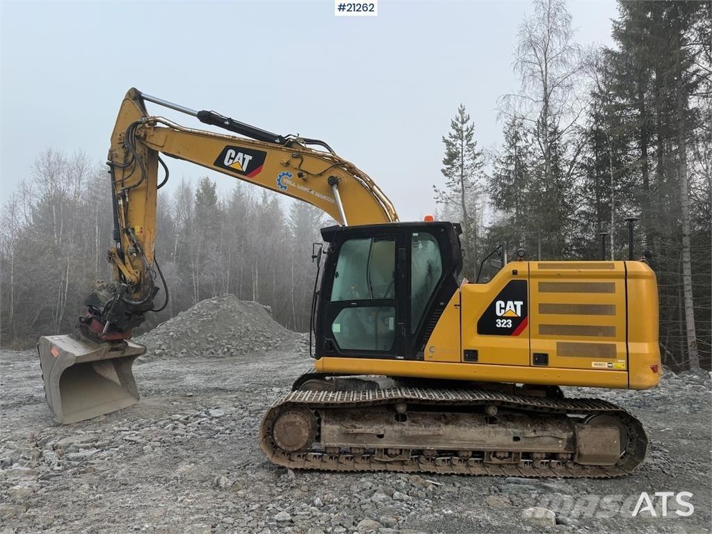 CAT 323 حفارات زحافة