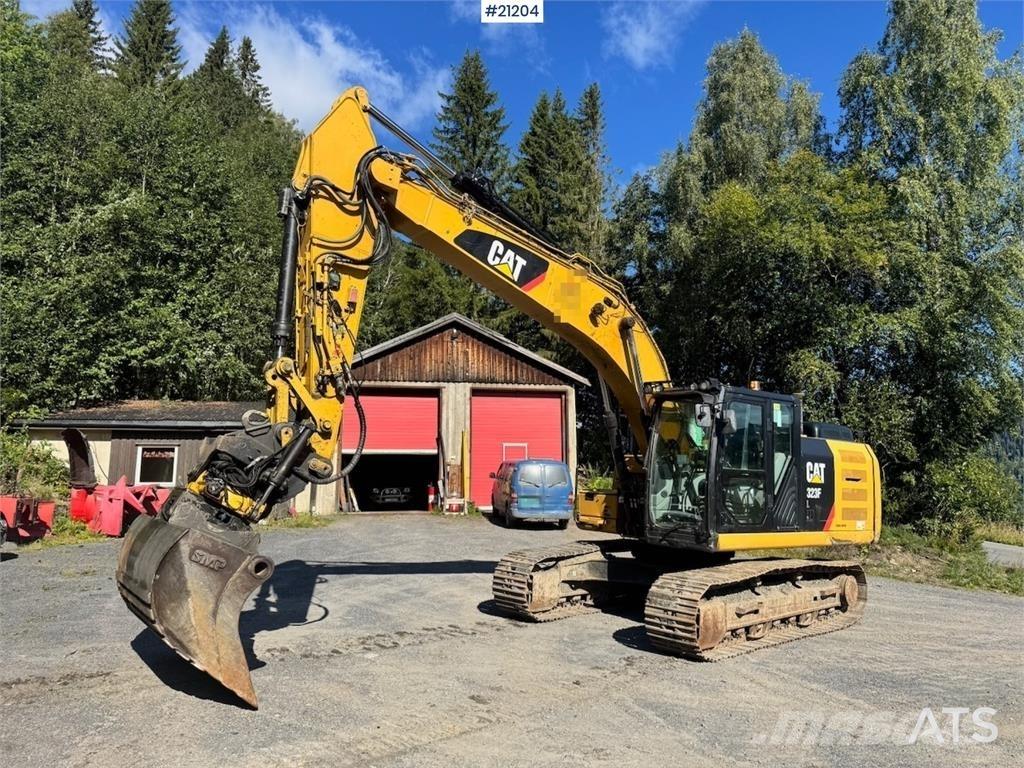 CAT 323FL حفارات زحافة