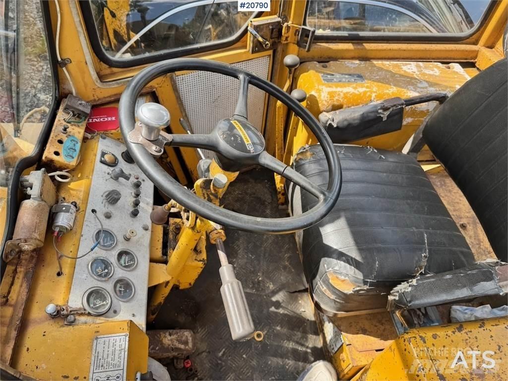 CAT 920 لوادر بعجل