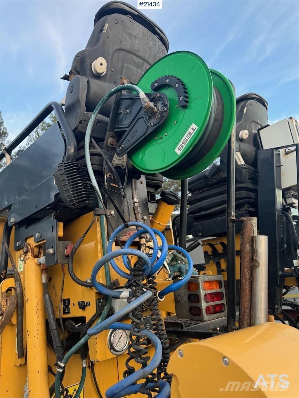 CAT AP 300 معدات السفلتة