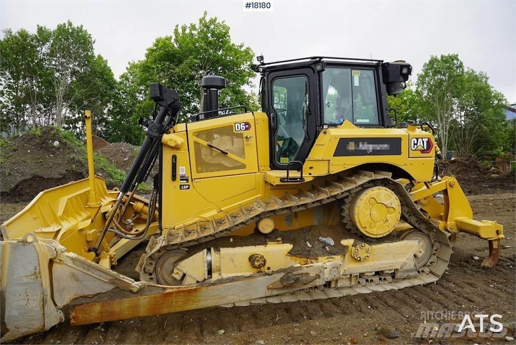 CAT D6 بلدوزرات مجنزرة