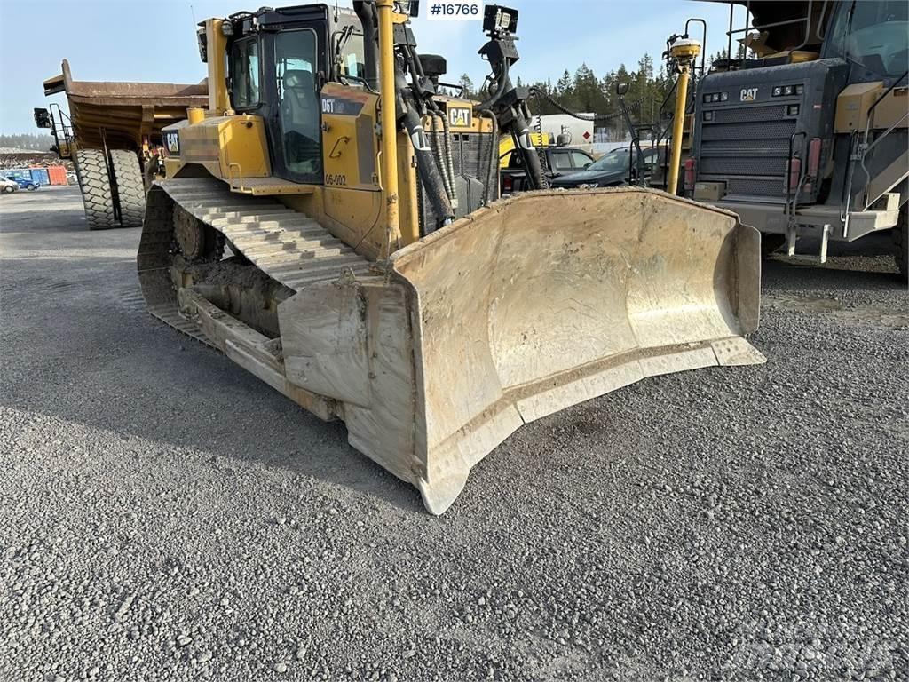 CAT D6T بلدوزرات مجنزرة