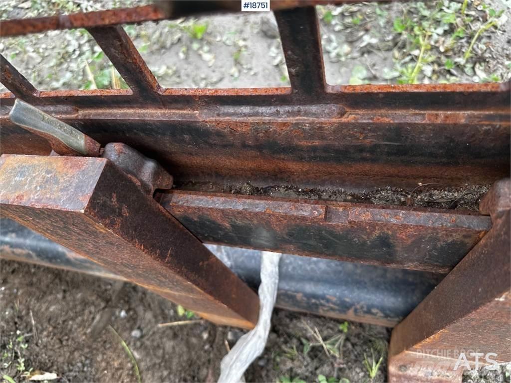 CAT Pallet Forks أخرى
